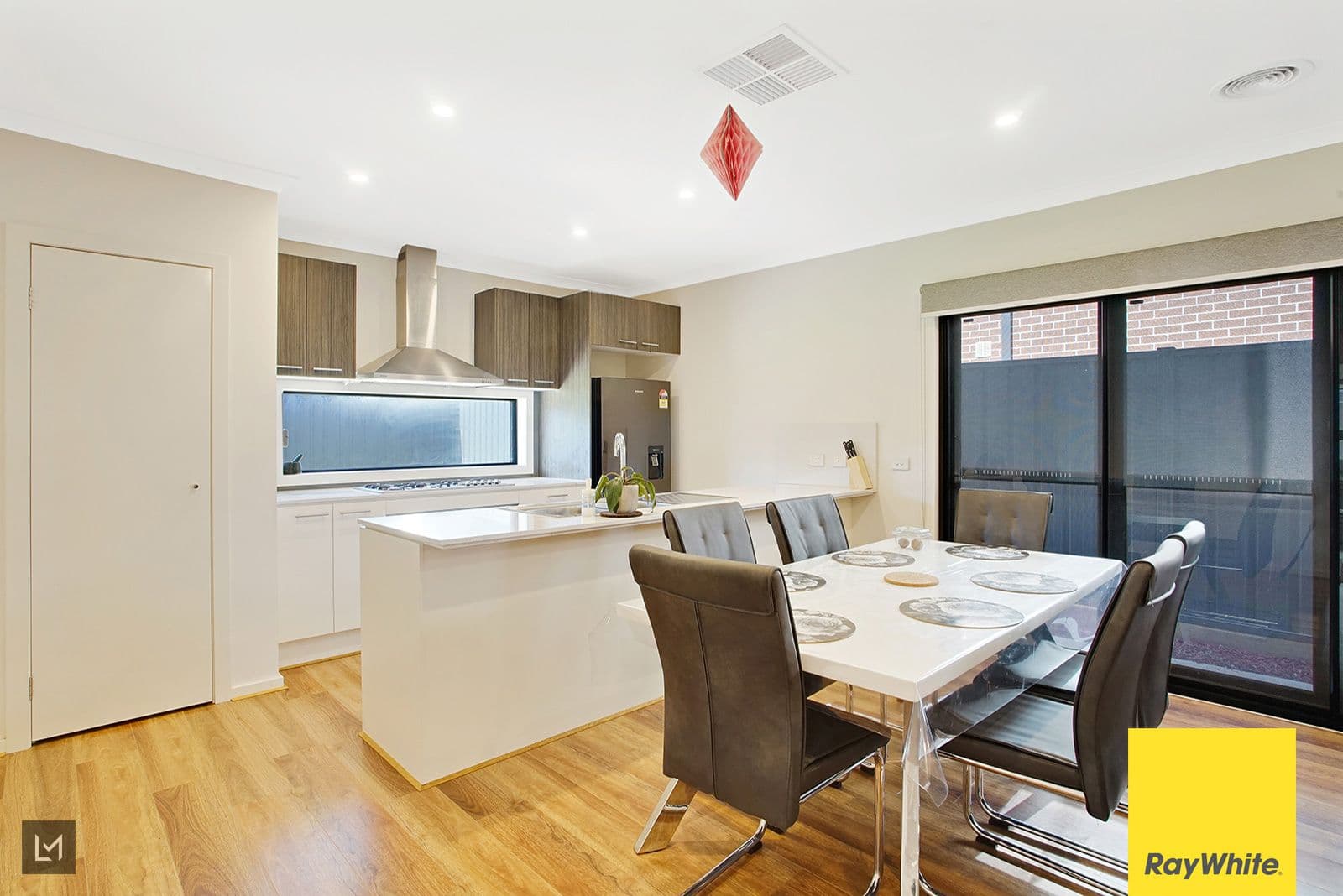 6 Emblem Street, Tarneit VIC 3029, Tarneit - Thumbnail 8