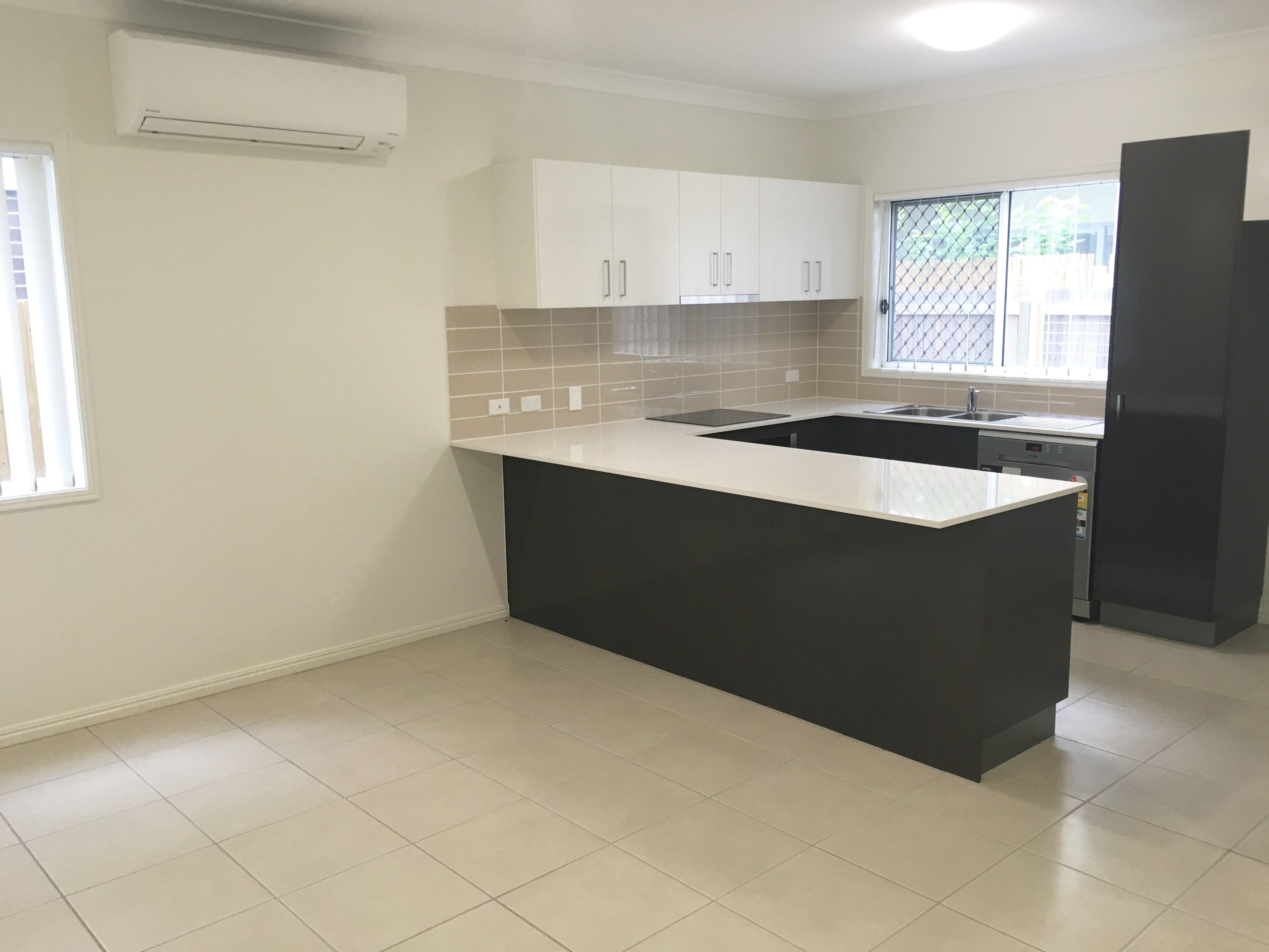 28 Careel Close, Helensvale QLD 4212, Helensvale - Thumbnail 2