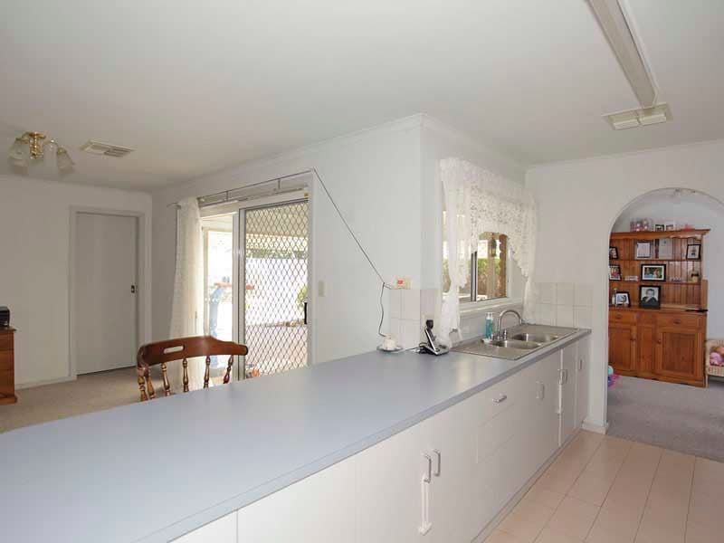 1 Clearwater Crescent, SEAFORD RISE SA 5169, Seaford Rise - Thumbnail 4