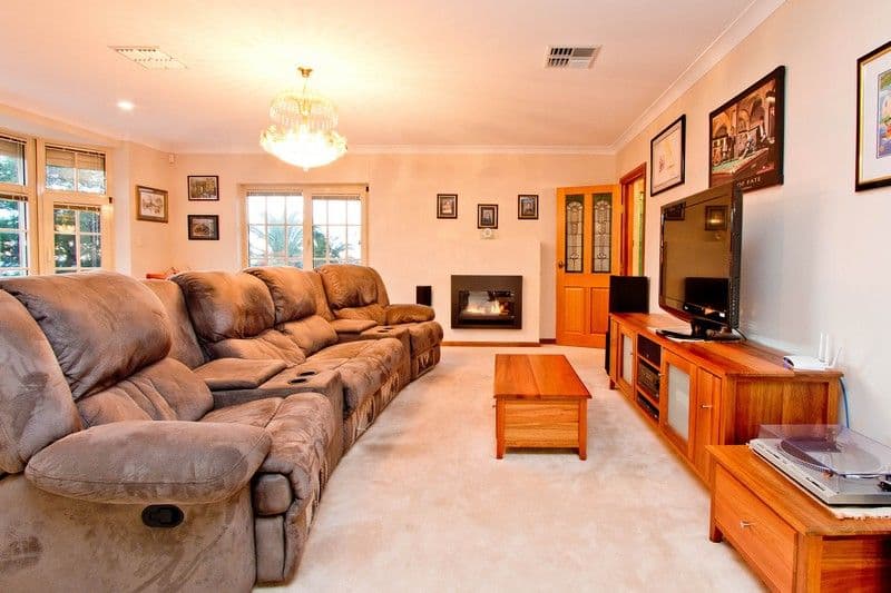 30 Davey Crescent, Seaview Downs SA 5049, Seaview Downs - Thumbnail 2