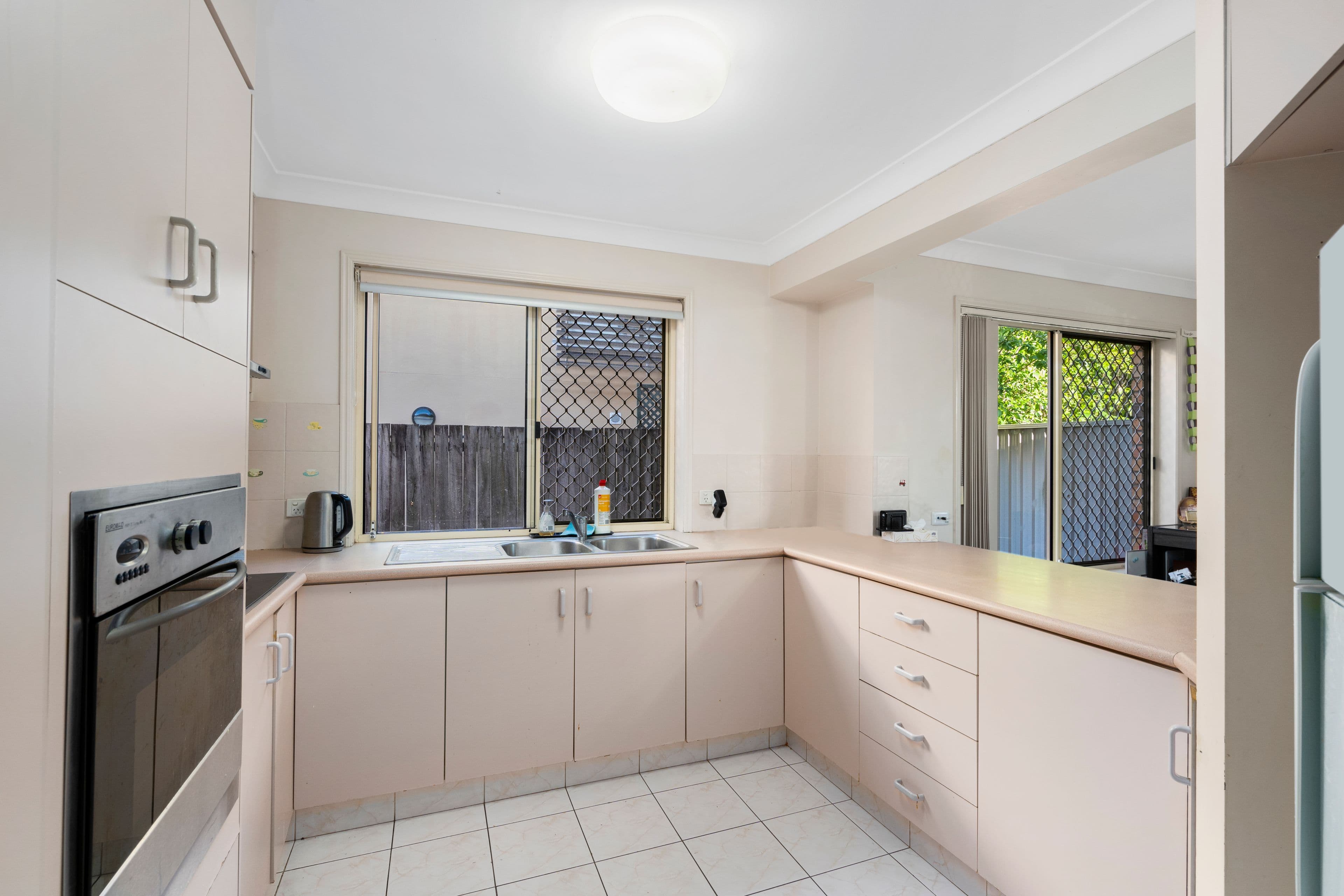 97 Pohlman Street, Southport QLD 4215, Southport - Thumbnail 4