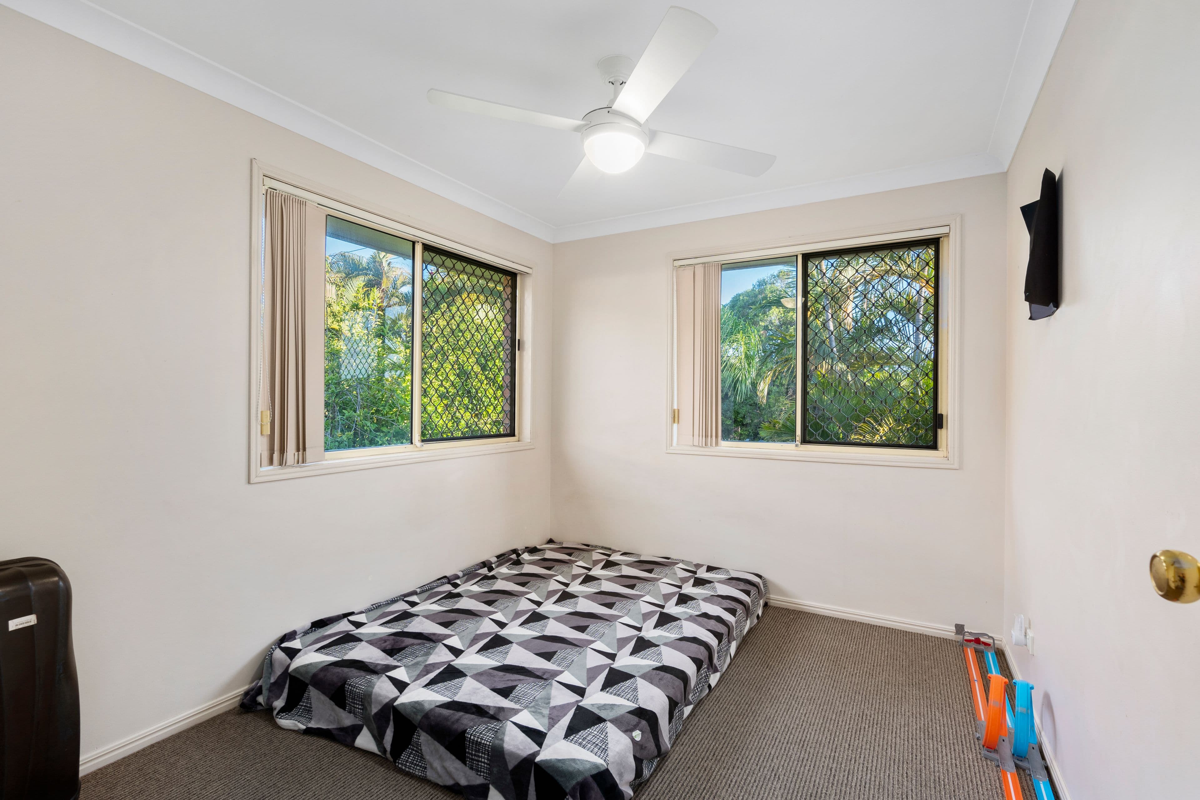 97 Pohlman Street, Southport QLD 4215, Southport - Thumbnail 8