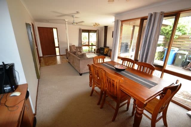 15 Shelton Street, AVENEL VIC 3664, Avenel - Thumbnail 4