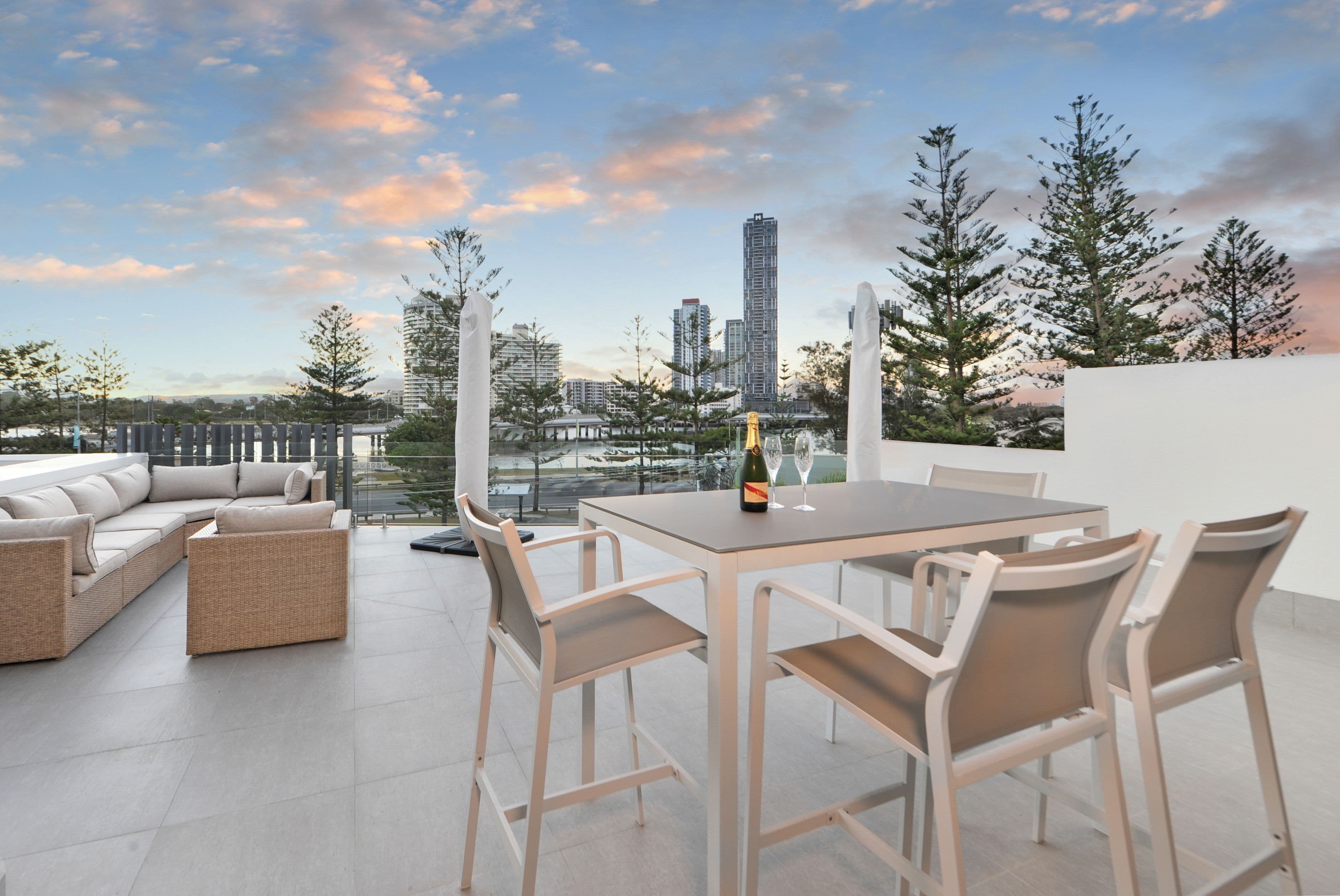 25 Rankin Parade, Main Beach QLD 4217, Main Beach - Thumbnail 2