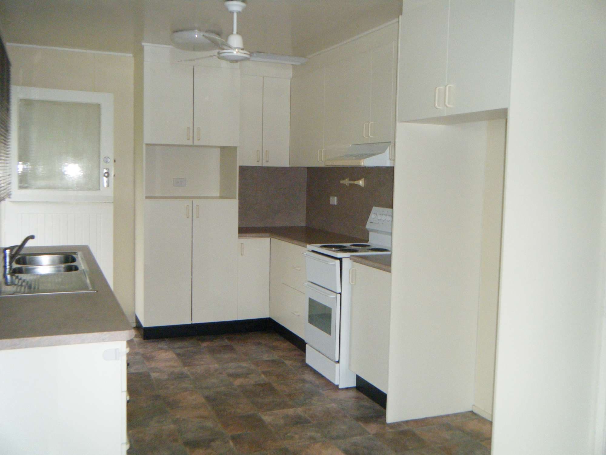 37 Cuthbert Crescent, VINCENT QLD 4814, Vincent - Thumbnail 4