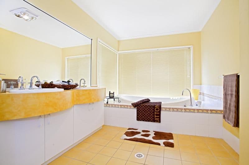 76 Scottsdale Circuit, WEST HOXTON NSW 2171, West Hoxton - Thumbnail 8