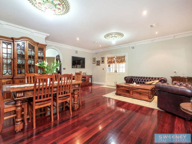 35 Palmerston Crescent, Taylors Lakes - Thumbnail 5