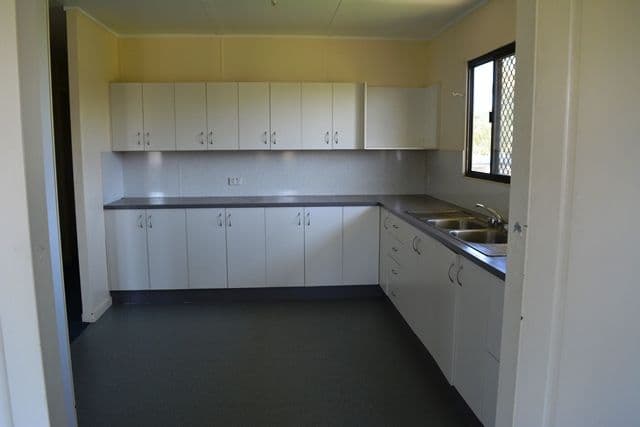 15 Garden Street, Blackall QLD 4472, Blackall - Thumbnail 2