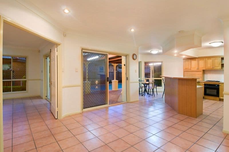 28 Beaulieu Crescent, CARINDALE QLD 4152, Carindale - Thumbnail 3