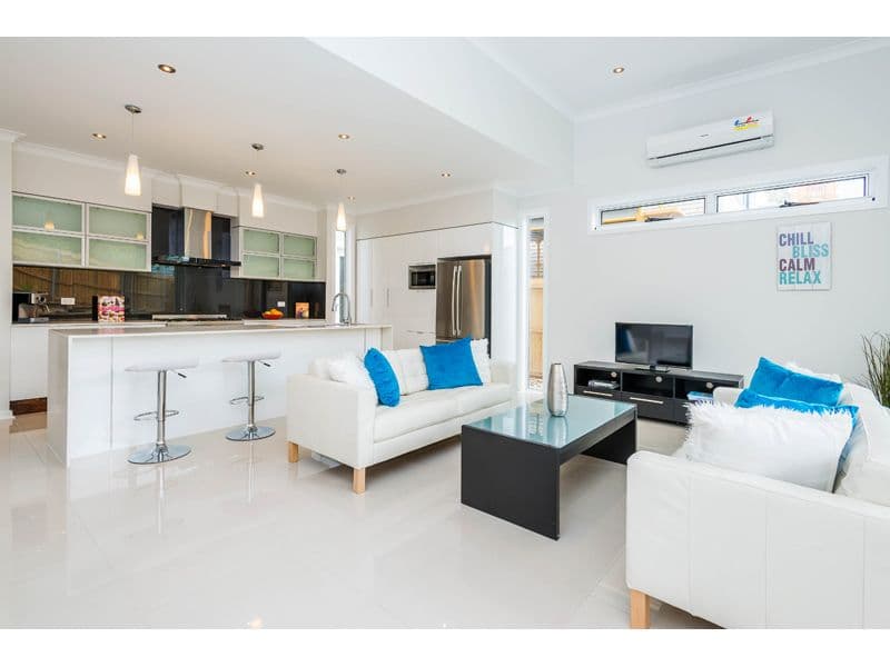 1 Elgar Street, HOLLAND PARK QLD 4121, Holland Park - Thumbnail 3