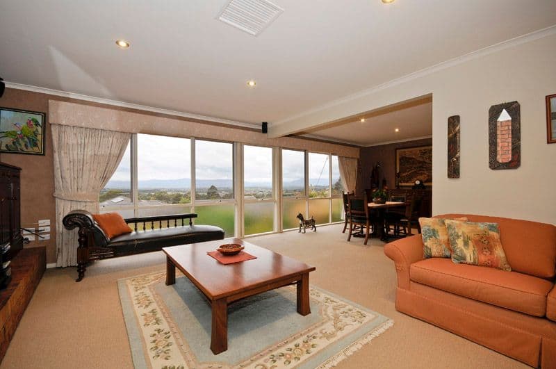 65 ROLLING HILLS Road, CHIRNSIDE PARK VIC 3116, Chirnside Park - Thumbnail 2