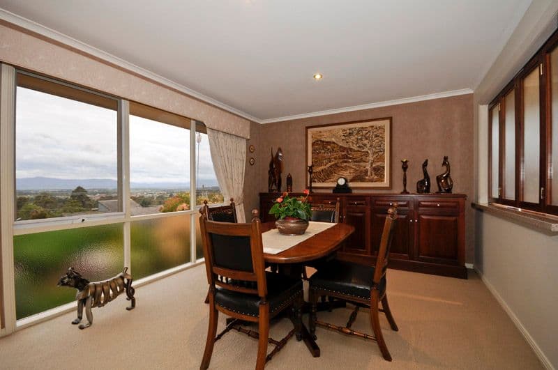 65 ROLLING HILLS Road, CHIRNSIDE PARK VIC 3116, Chirnside Park - Thumbnail 4