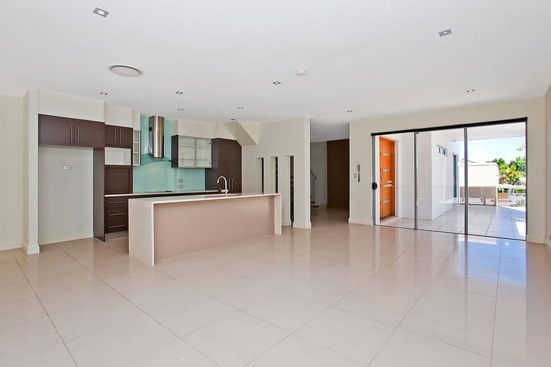 1005 Lakeview Terrace, BENOWA QLD 4217, Benowa - Thumbnail 4