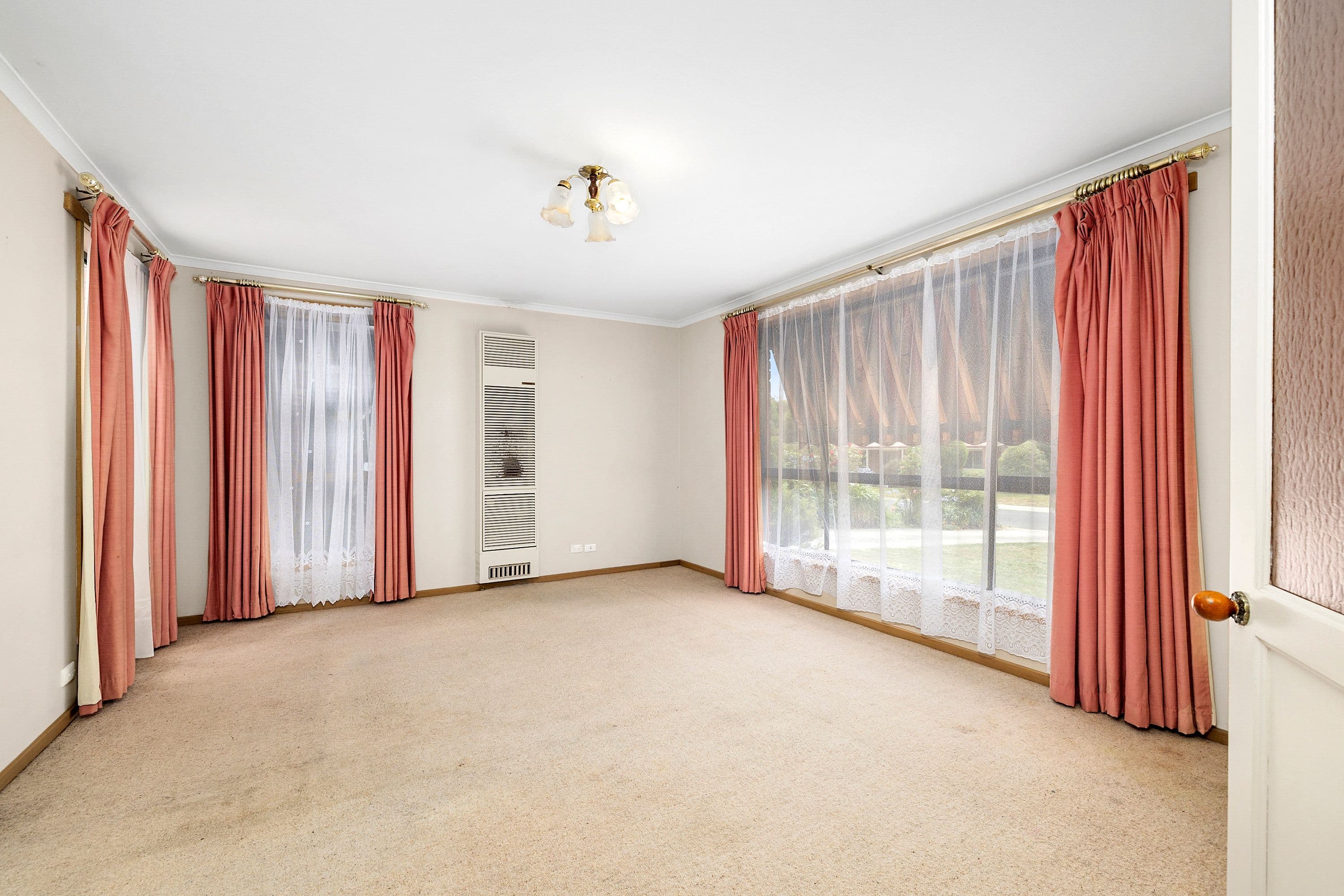 10 Melvyn Crescent, Mount Clear VIC 3350, Mount Clear - Thumbnail 2