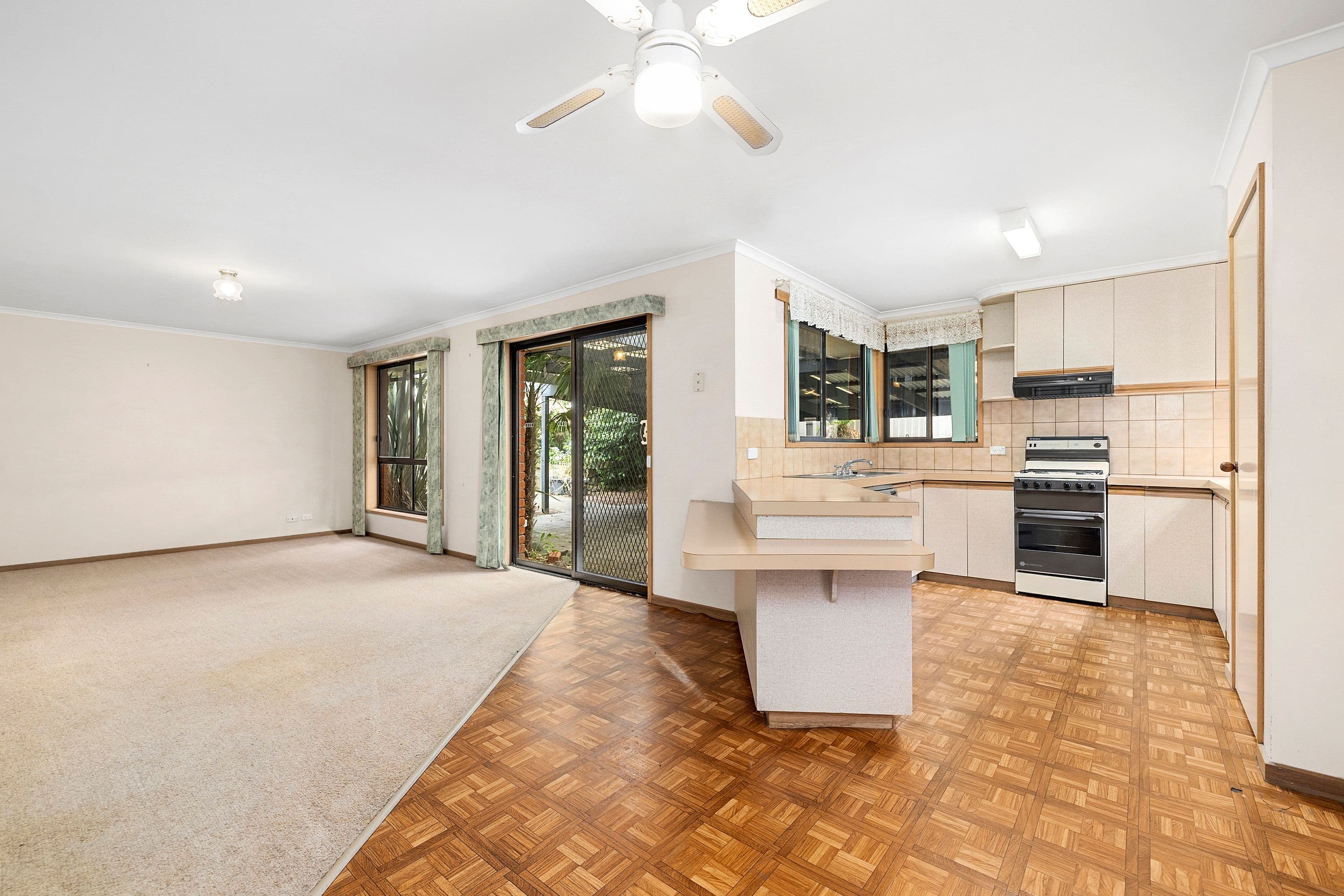 10 Melvyn Crescent, Mount Clear VIC 3350, Mount Clear - Thumbnail 4