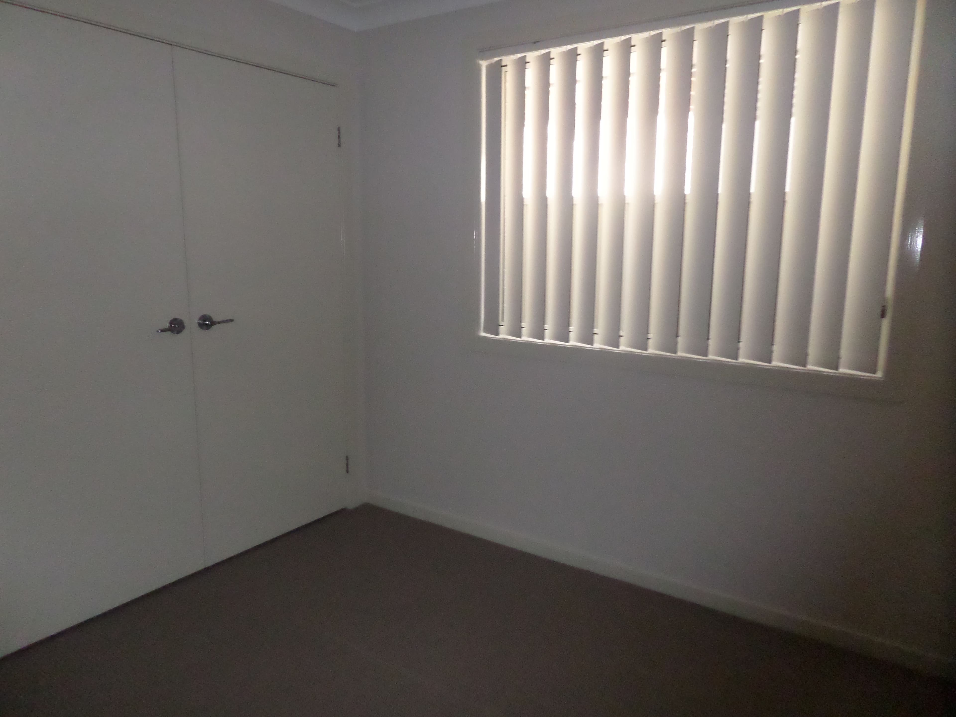 33 Follet Avenue, Middleton Grange - Thumbnail 4