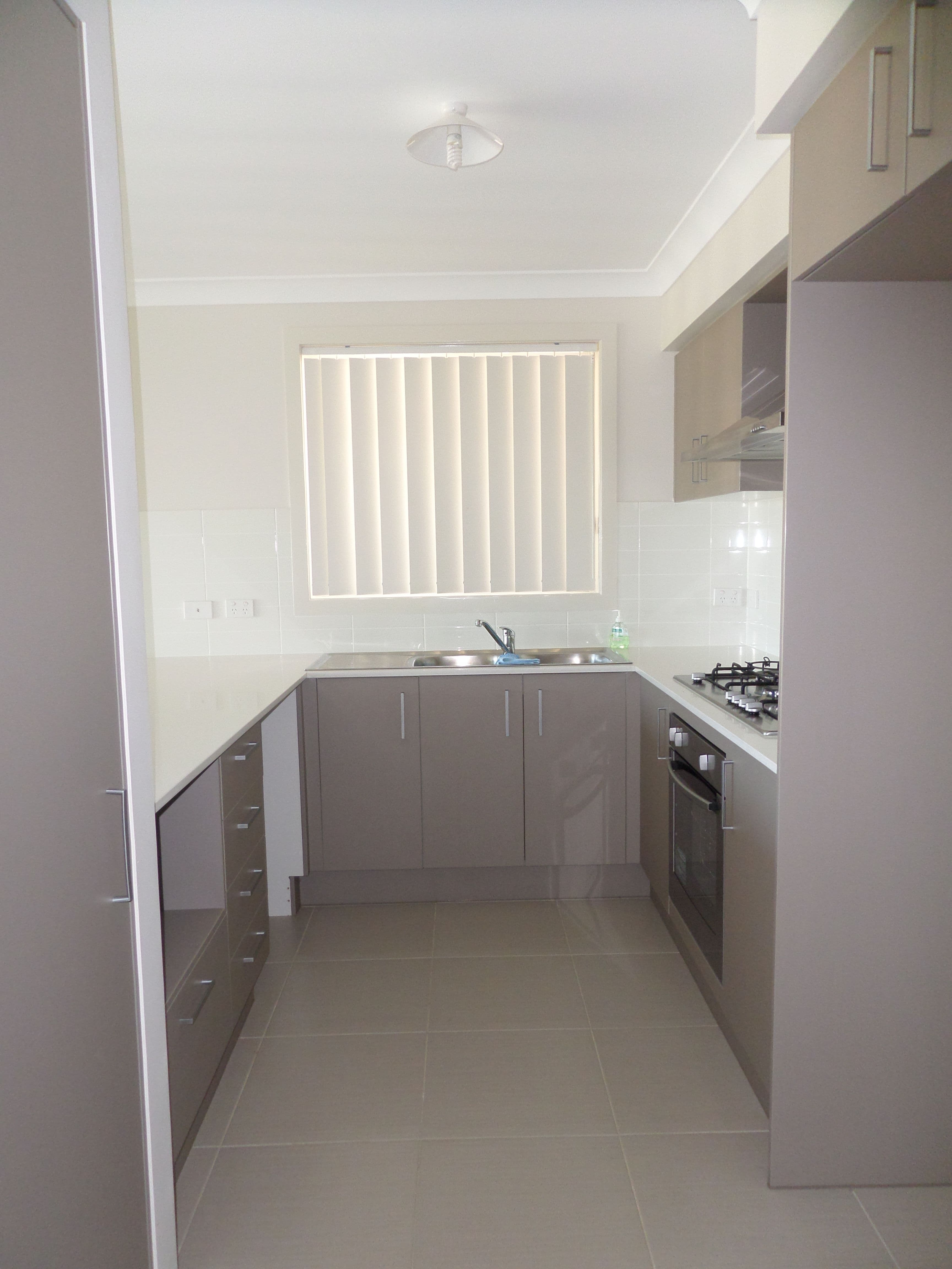 33 Follet Avenue, Middleton Grange - Thumbnail 8