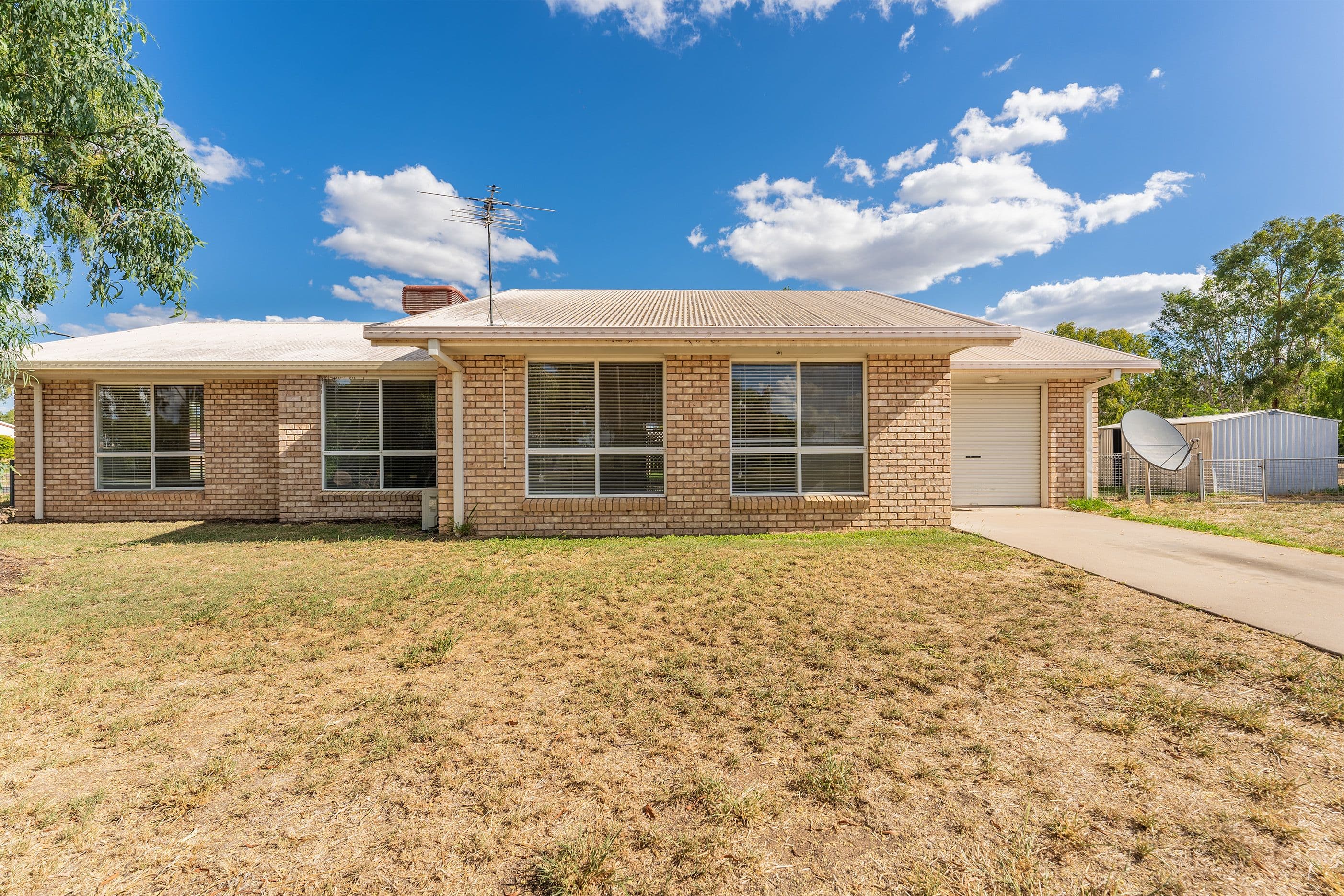 105 Roberts Street, Emerald QLD 4720, Emerald - Image 1