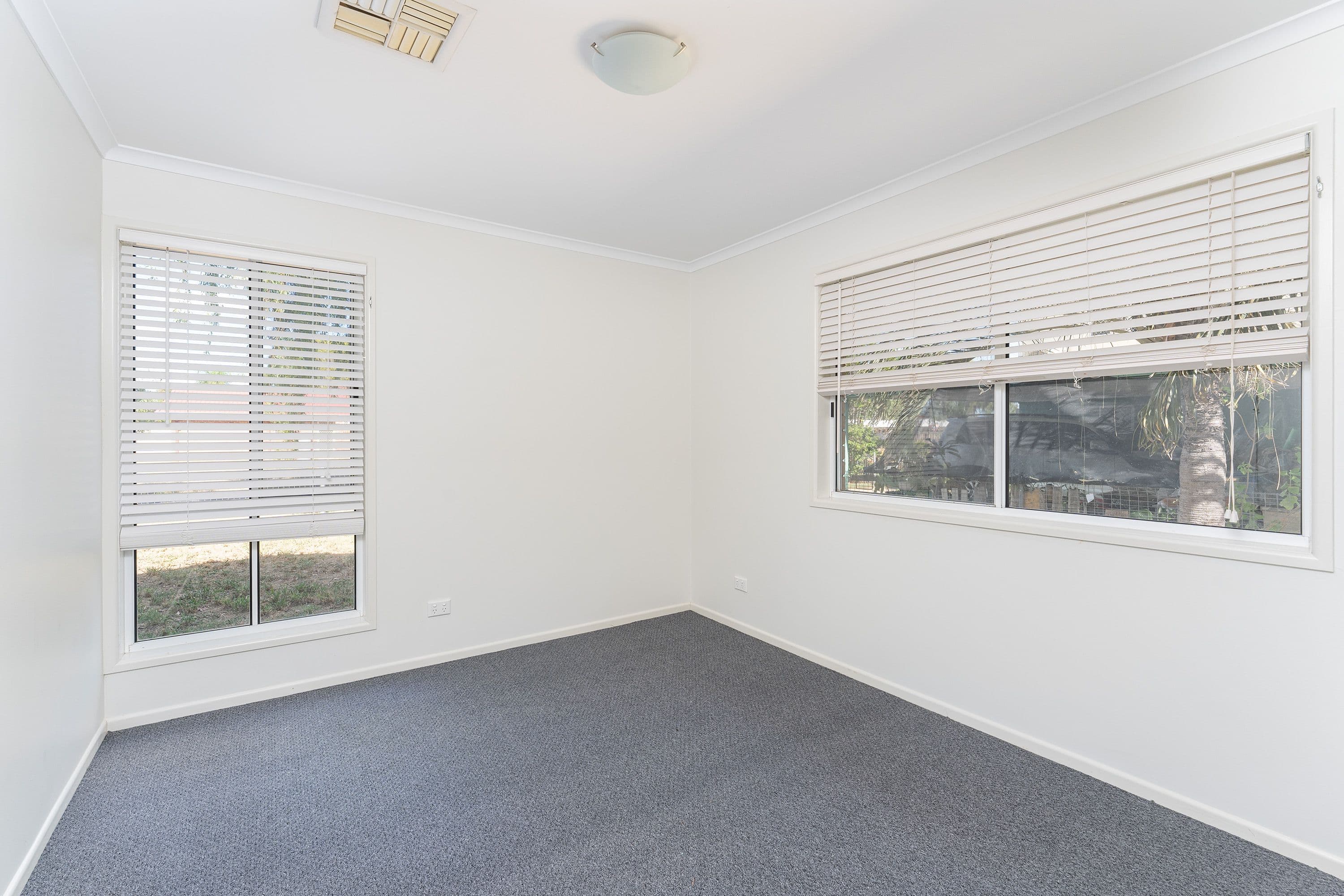 105 Roberts Street, Emerald QLD 4720, Emerald - Thumbnail 7
