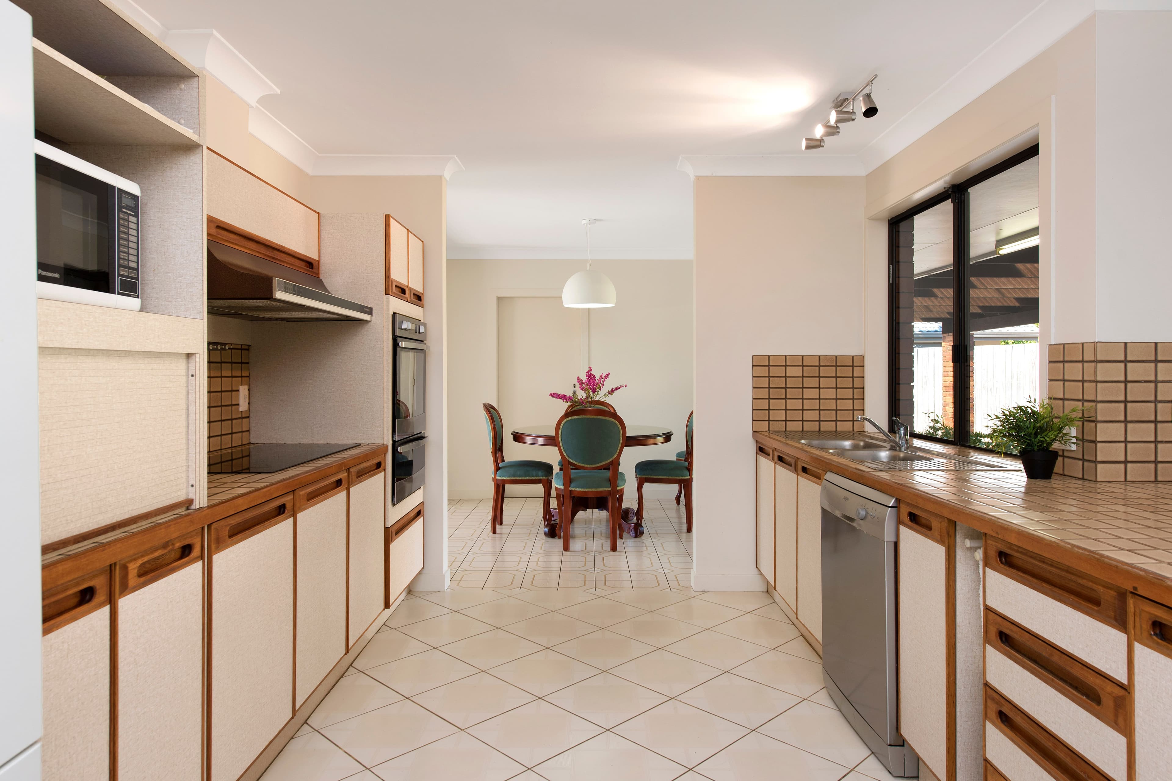 11 Stanmere Street, Carindale QLD 4152, Carindale - Thumbnail 3