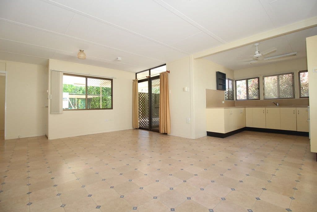 29 Retro Street, Emerald QLD 4720, Emerald - Thumbnail 2