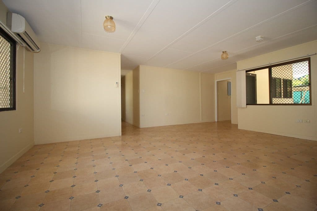29 Retro Street, Emerald QLD 4720, Emerald - Thumbnail 5