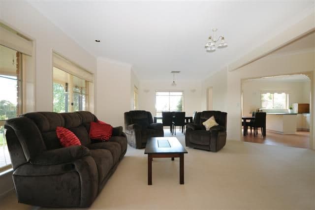 8 Lanbar Court, GLENVALE QLD 4350, Glenvale - Thumbnail 3