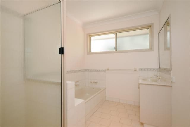 8 Lanbar Court, GLENVALE QLD 4350, Glenvale - Thumbnail 5