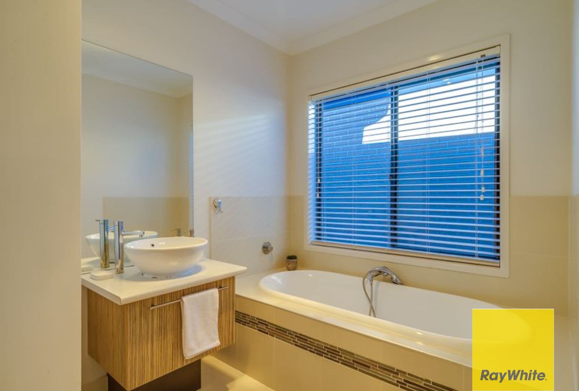 30 Canegrass Drive, Point Cook VIC 3030, Point Cook - Thumbnail 3