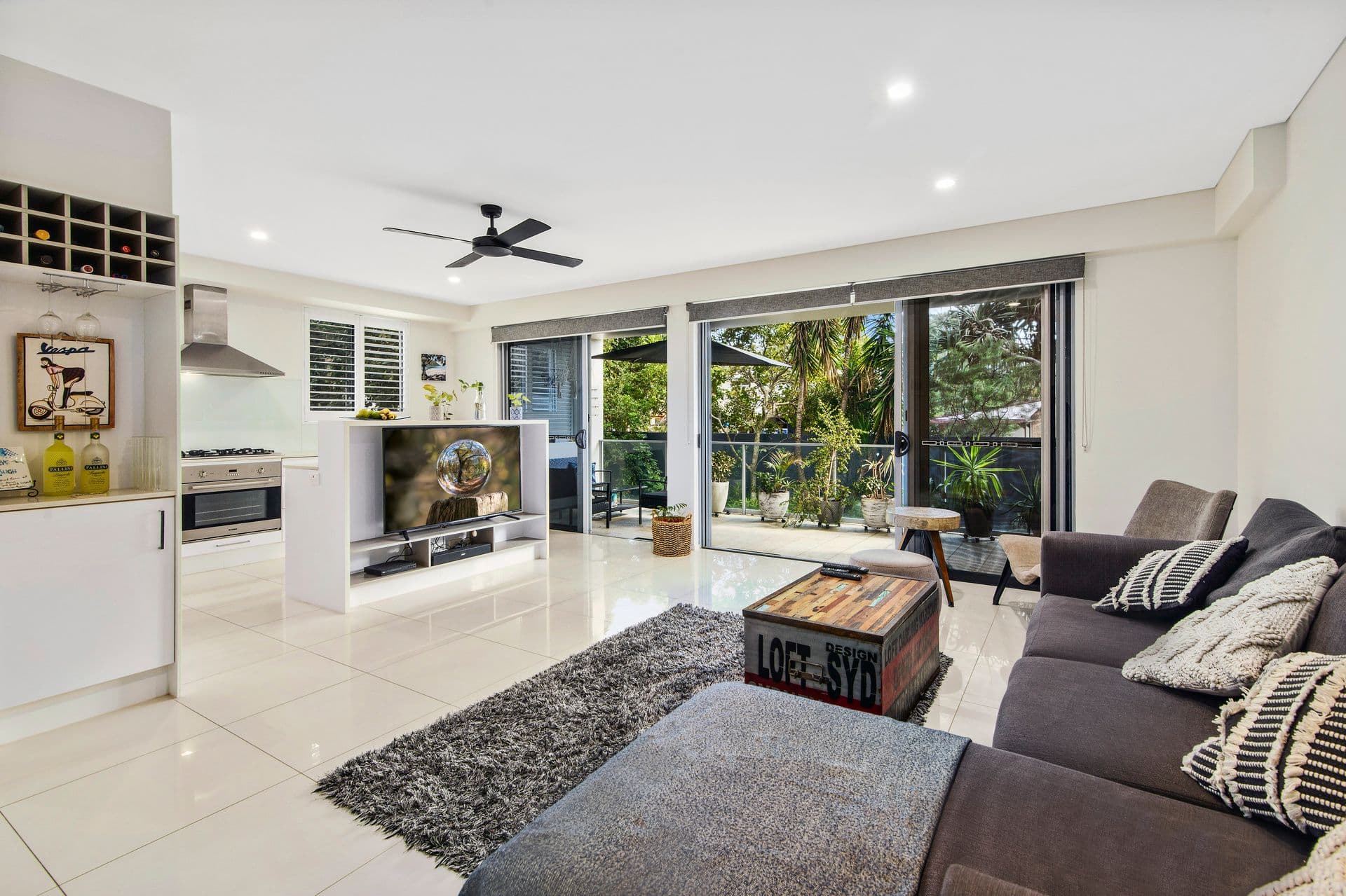10 Tallebudgera Drive, Palm Beach QLD 4221, Palm Beach - Thumbnail 3