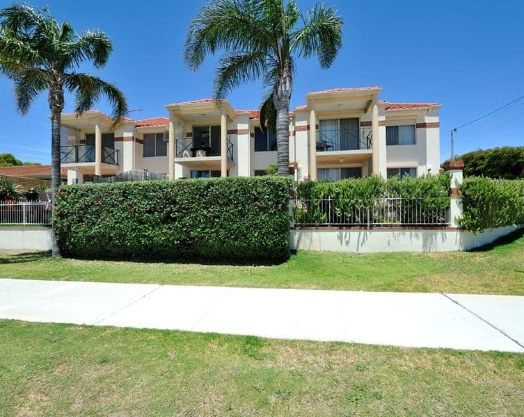 2 Victoria Street, ROCKINGHAM WA 6168, Rockingham - Thumbnail 2