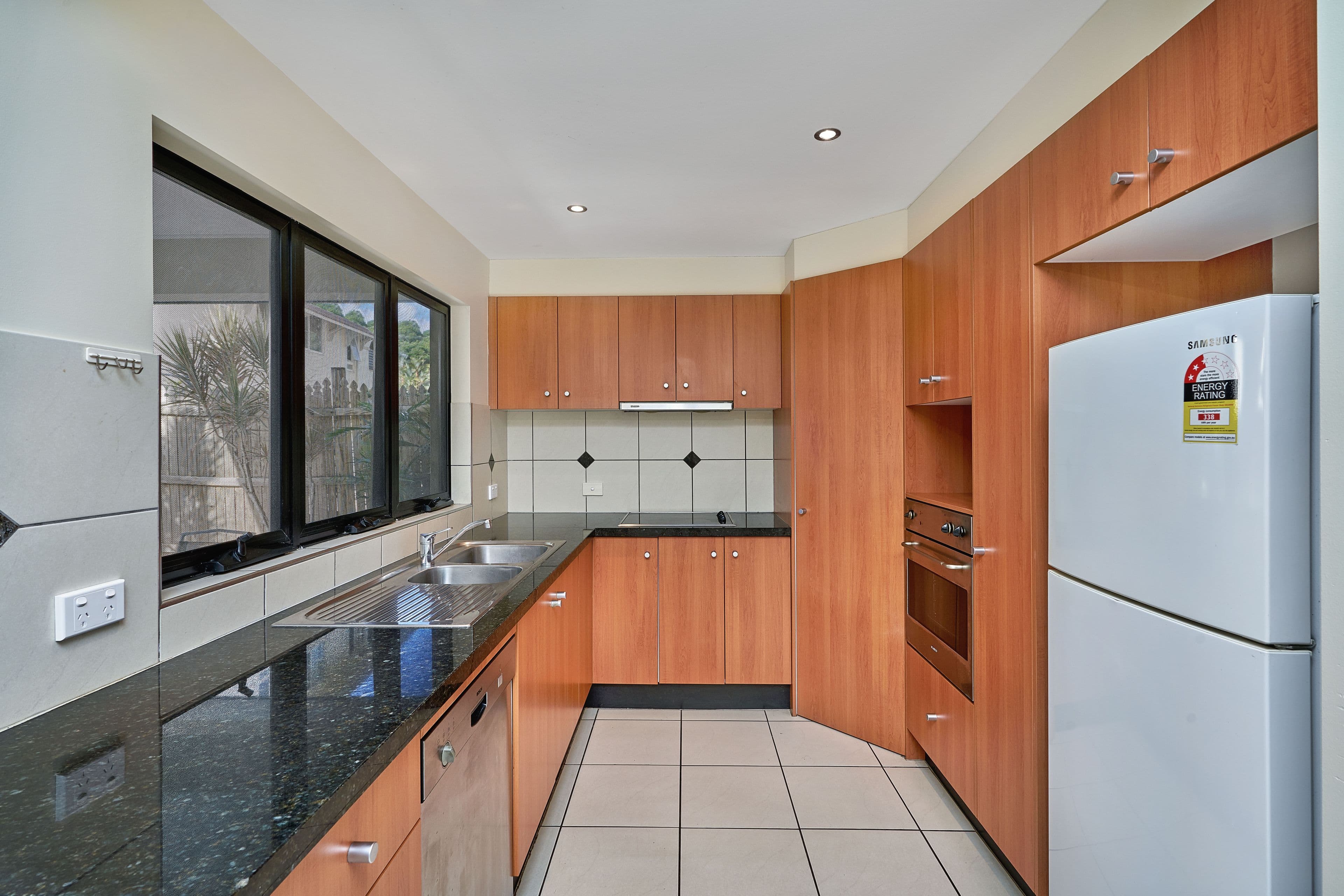 279 Lake Street, Cairns North QLD 4870, Cairns North - Thumbnail 2