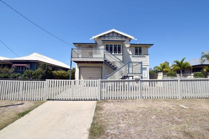 9 Pier Street, South Gladstone QLD 4680, South Gladstone - Image 1