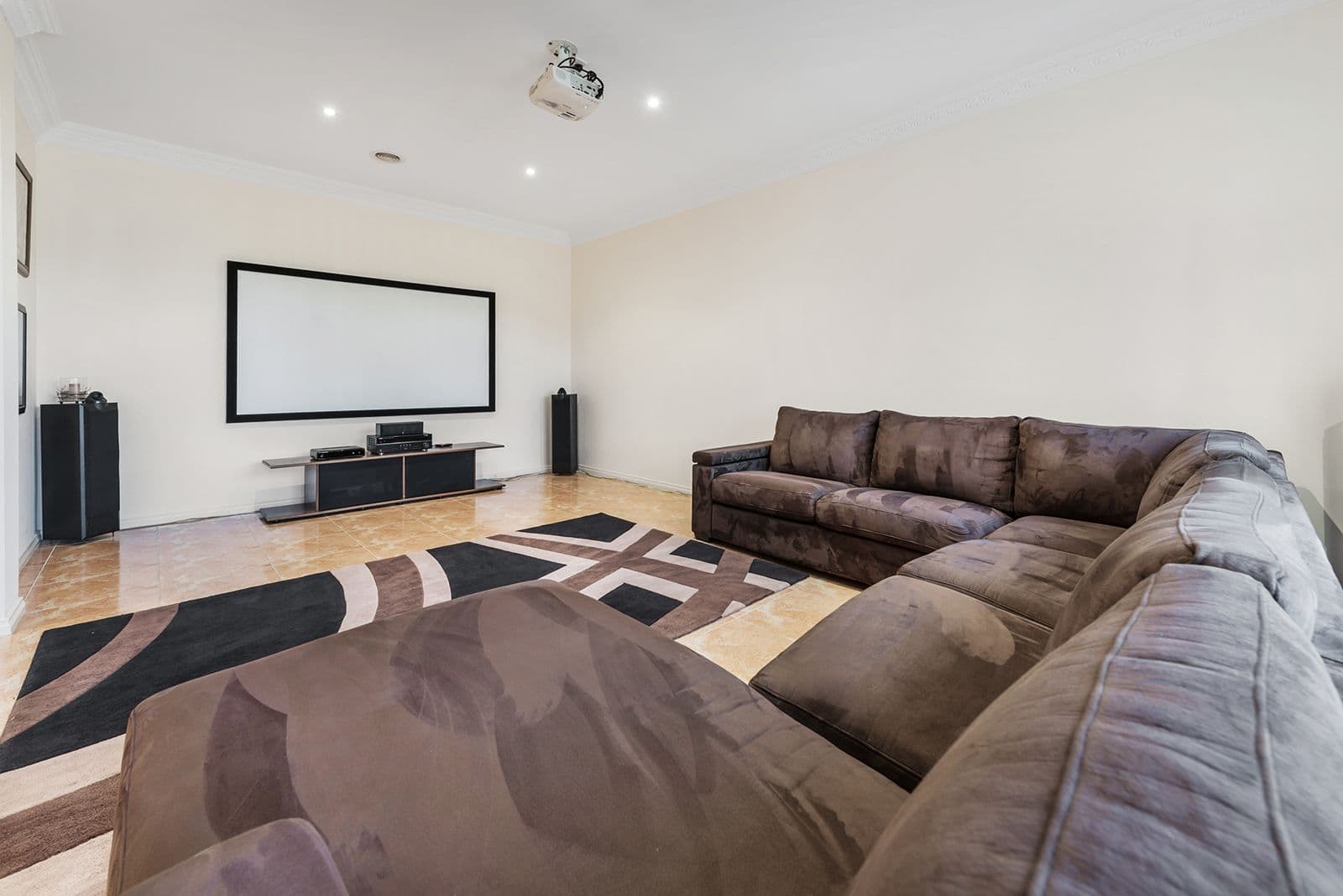 12 Pine Valley Rise, Craigieburn VIC 3064, Craigieburn - Thumbnail 3