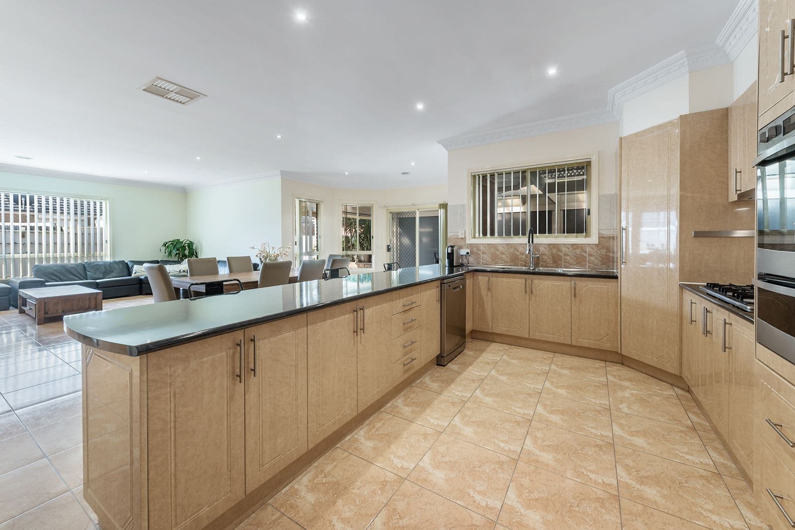12 Pine Valley Rise, Craigieburn VIC 3064, Craigieburn - Thumbnail 7