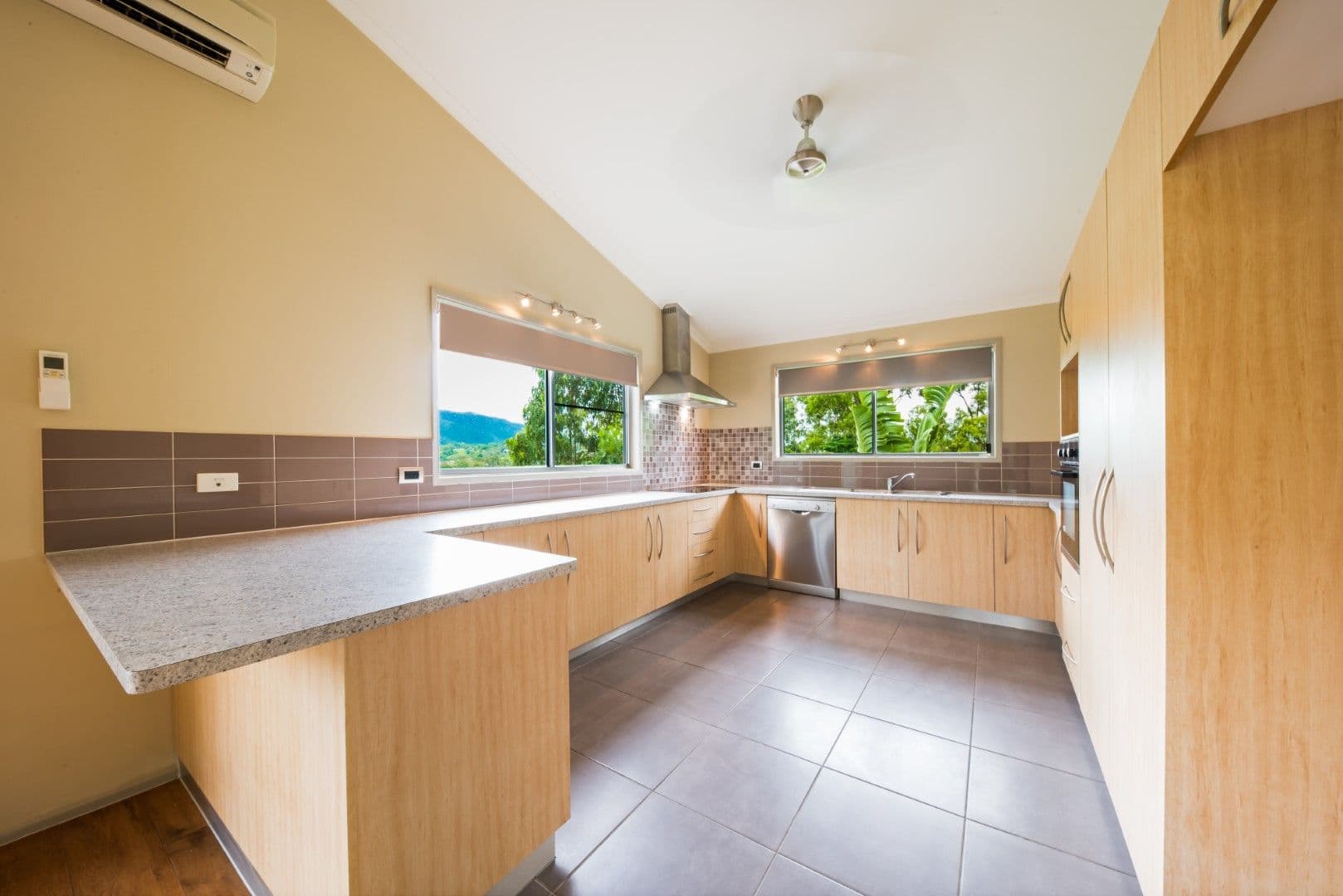14 Macarthur Drive, Cannonvale QLD 4802, Cannonvale - Thumbnail 4