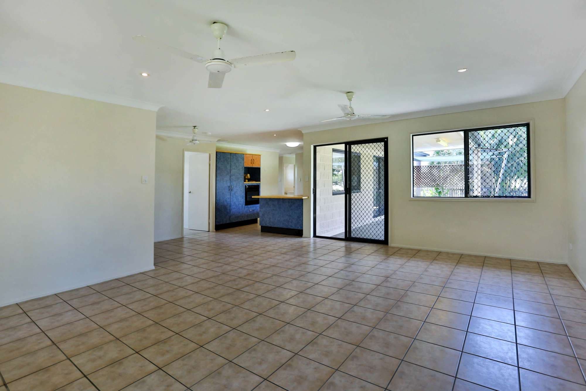 10 McCullough Court, ANNANDALE QLD 4814, Annandale - Thumbnail 2