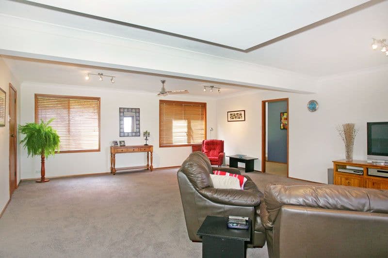 17 Valley View Road, BATEAU BAY NSW 2261, Bateau Bay - Thumbnail 2