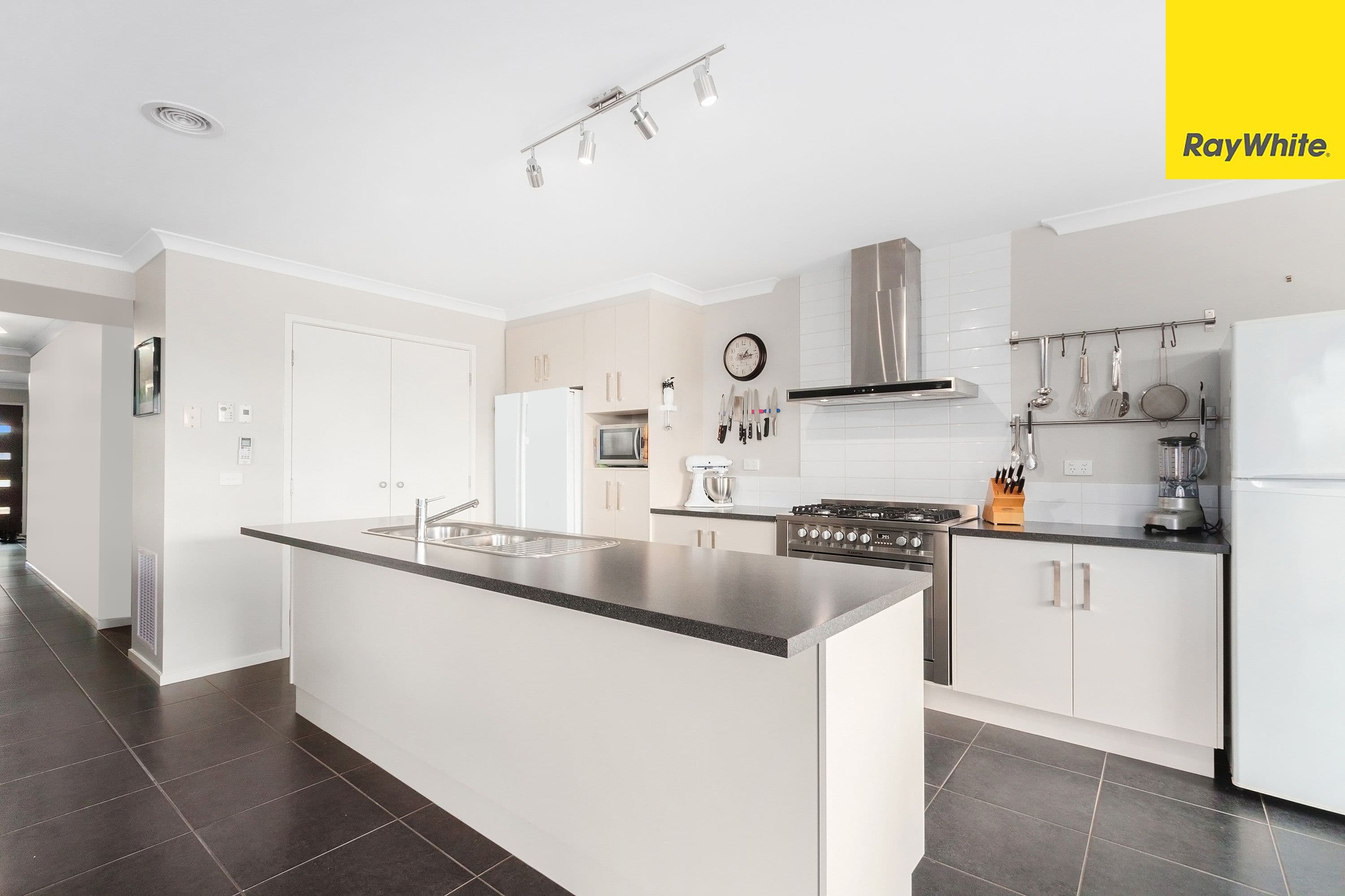 40 Monica Drive, Drouin VIC 3818, Drouin - Thumbnail 2