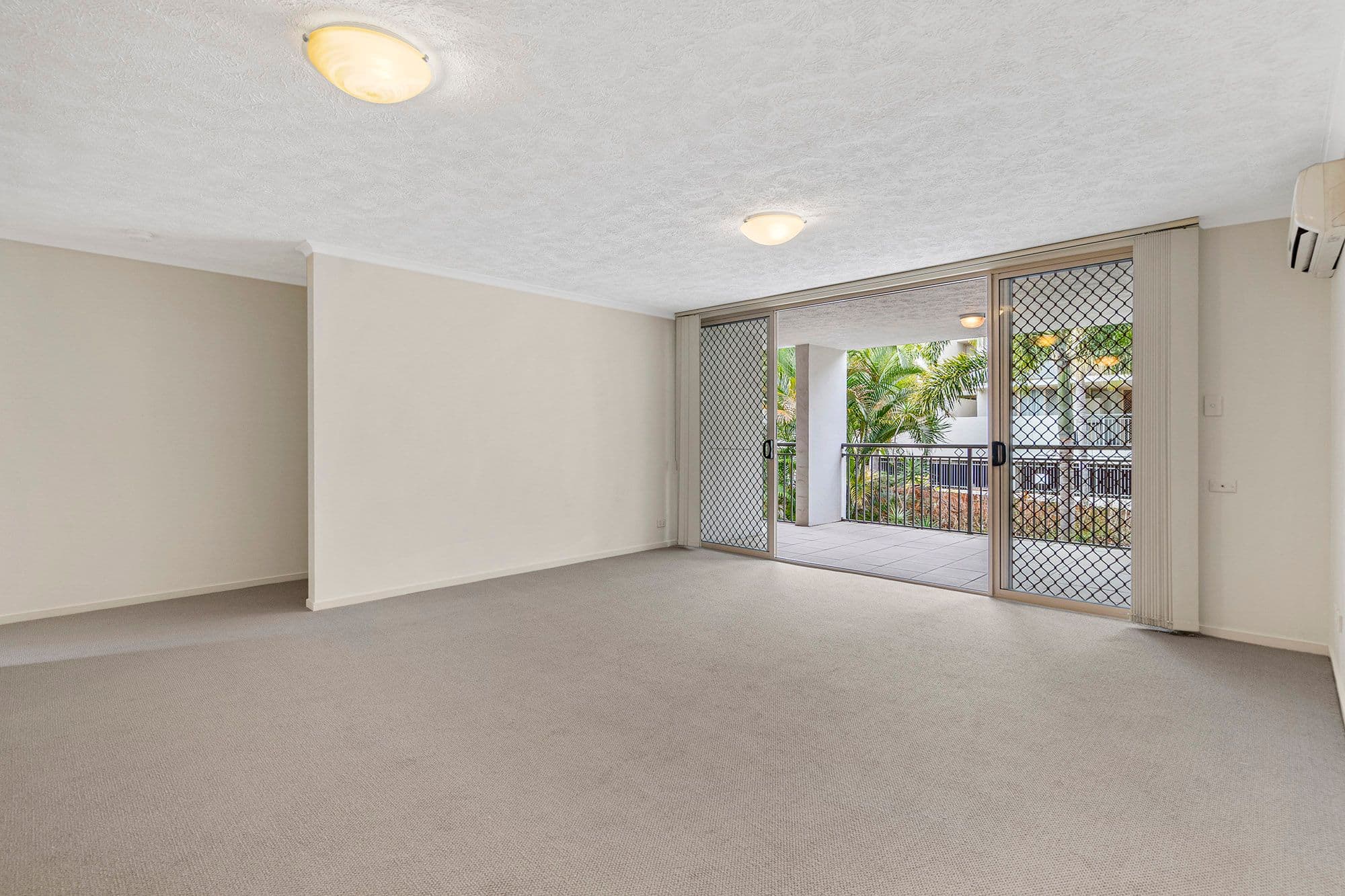 8 Mascar Street, Upper Mount Gravatt QLD 4122, Upper Mount Gravatt - Thumbnail 2