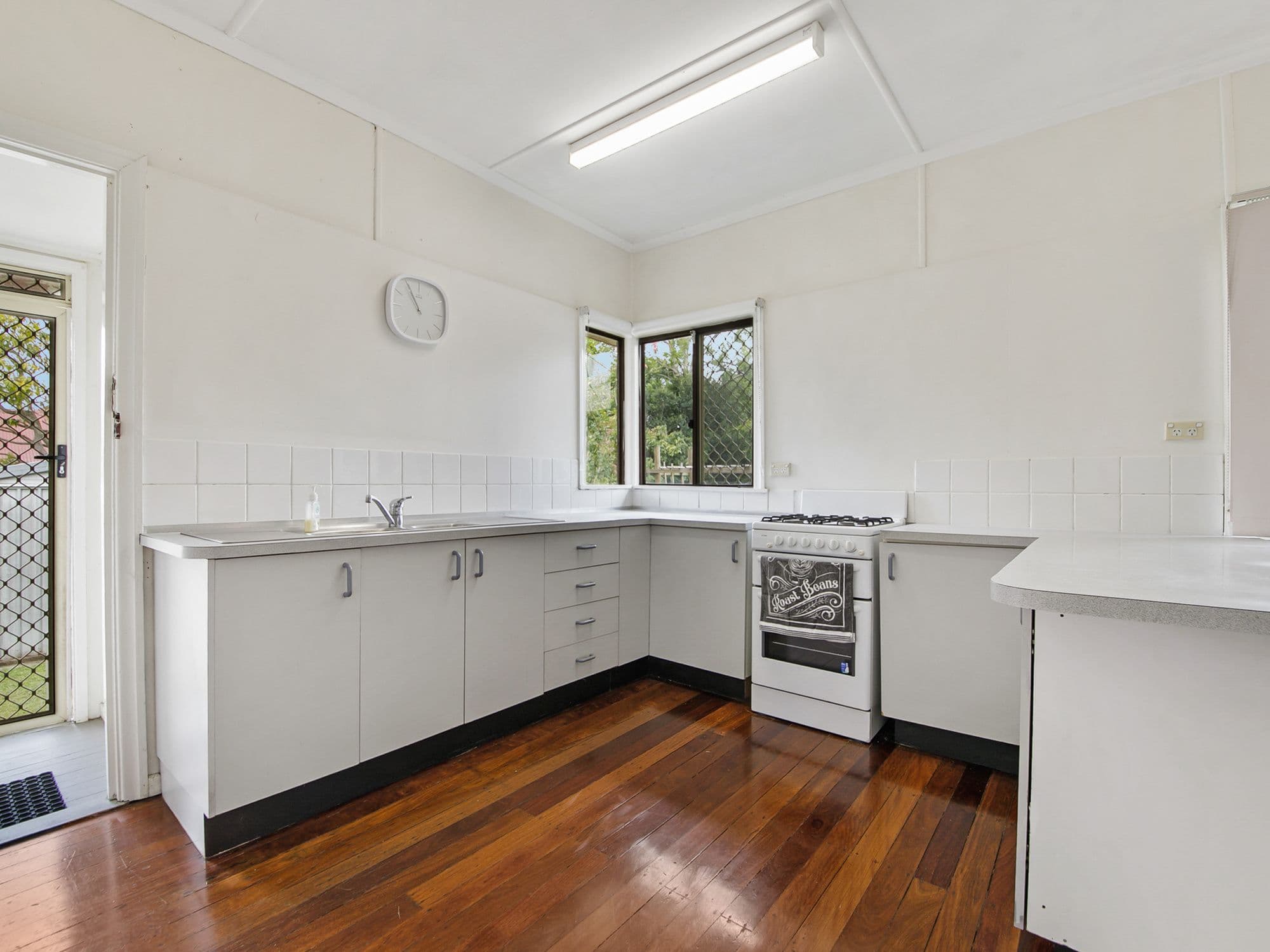 28 Cape Street, Holland Park QLD 4121, Holland Park - Thumbnail 4