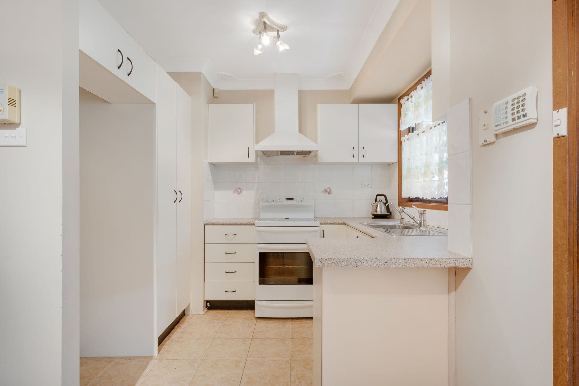 15 Traminer Place, Eschol Park - Thumbnail 2