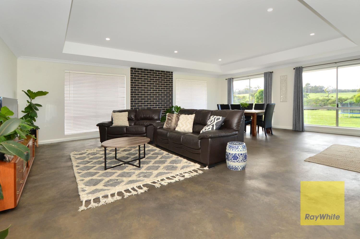 135 Deloraine Drive, Warrenup WA 6330, Warrenup - Thumbnail 2