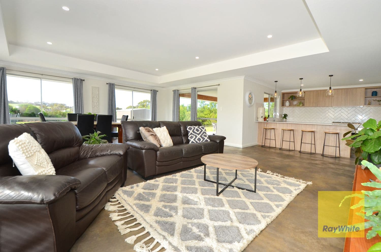 135 Deloraine Drive, Warrenup WA 6330, Warrenup - Thumbnail 3