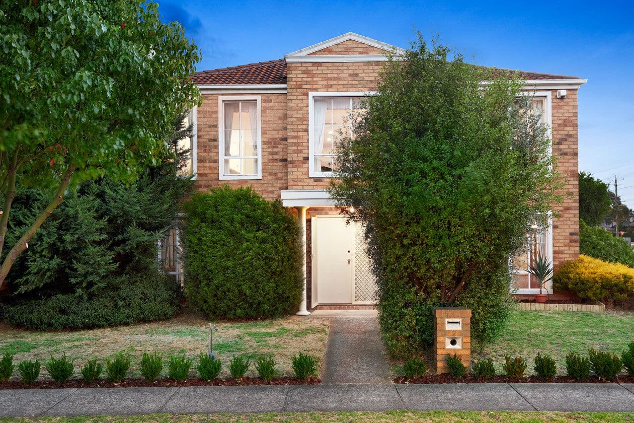 2 Crown Close, OAKLEIGH EAST VIC 3166, Oakleigh East - Image 1