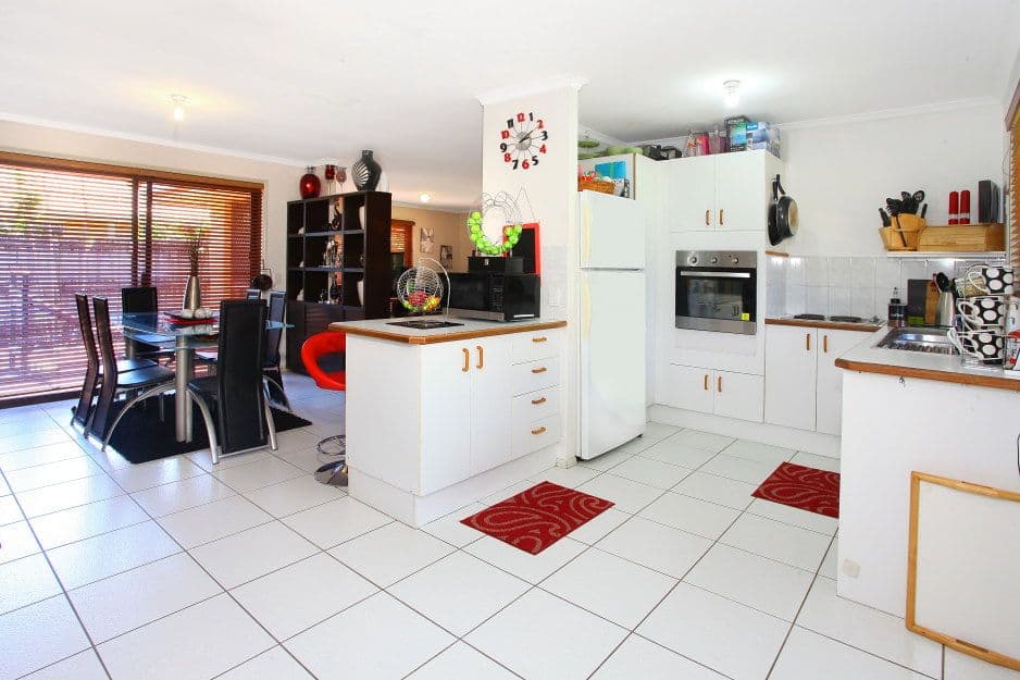 70 Cumberland Drive, Varsity Lakes QLD 4227, Varsity Lakes - Thumbnail 3