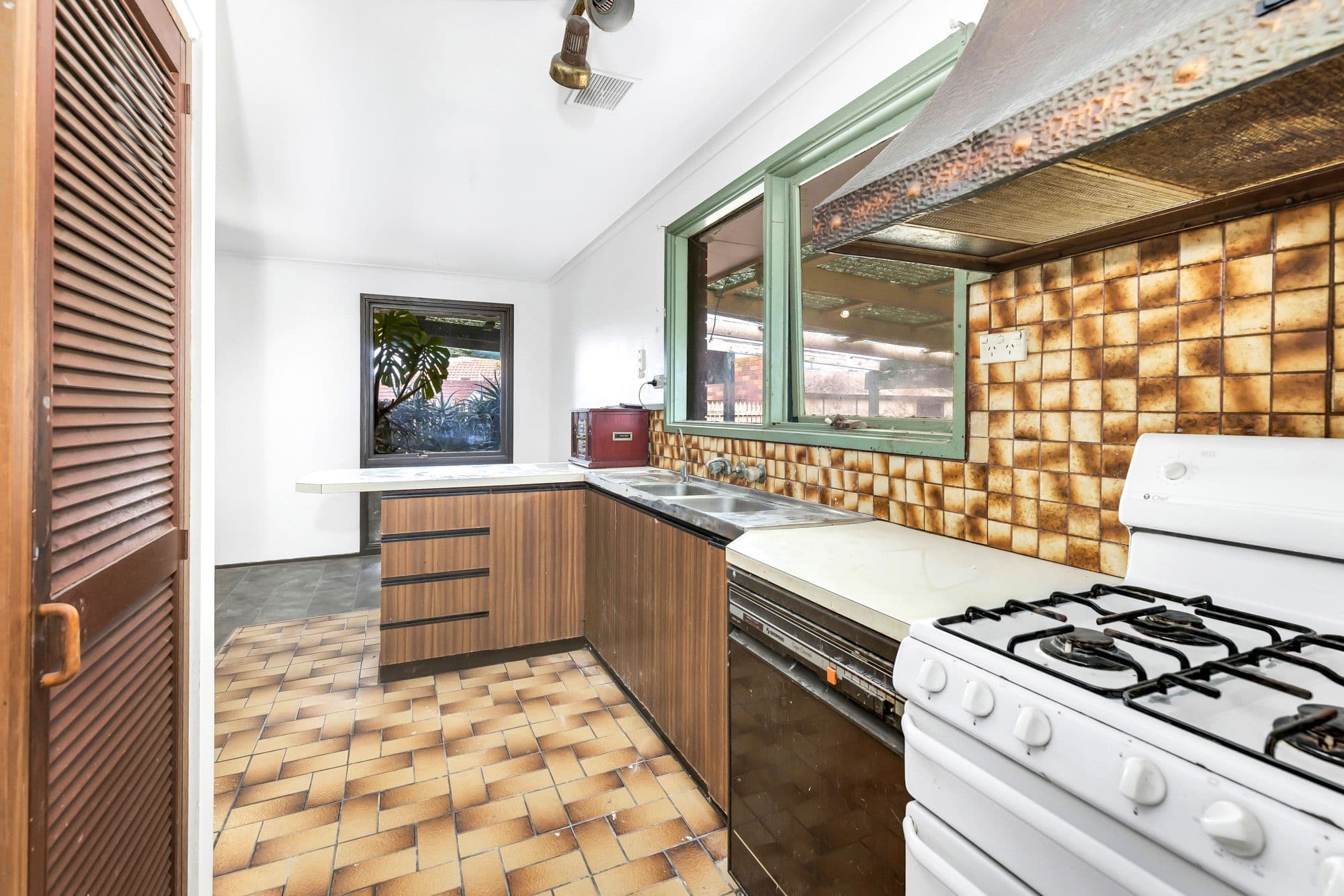 24 Topaz Avenue, Wyndham Vale VIC 3024, Wyndham Vale - Thumbnail 2