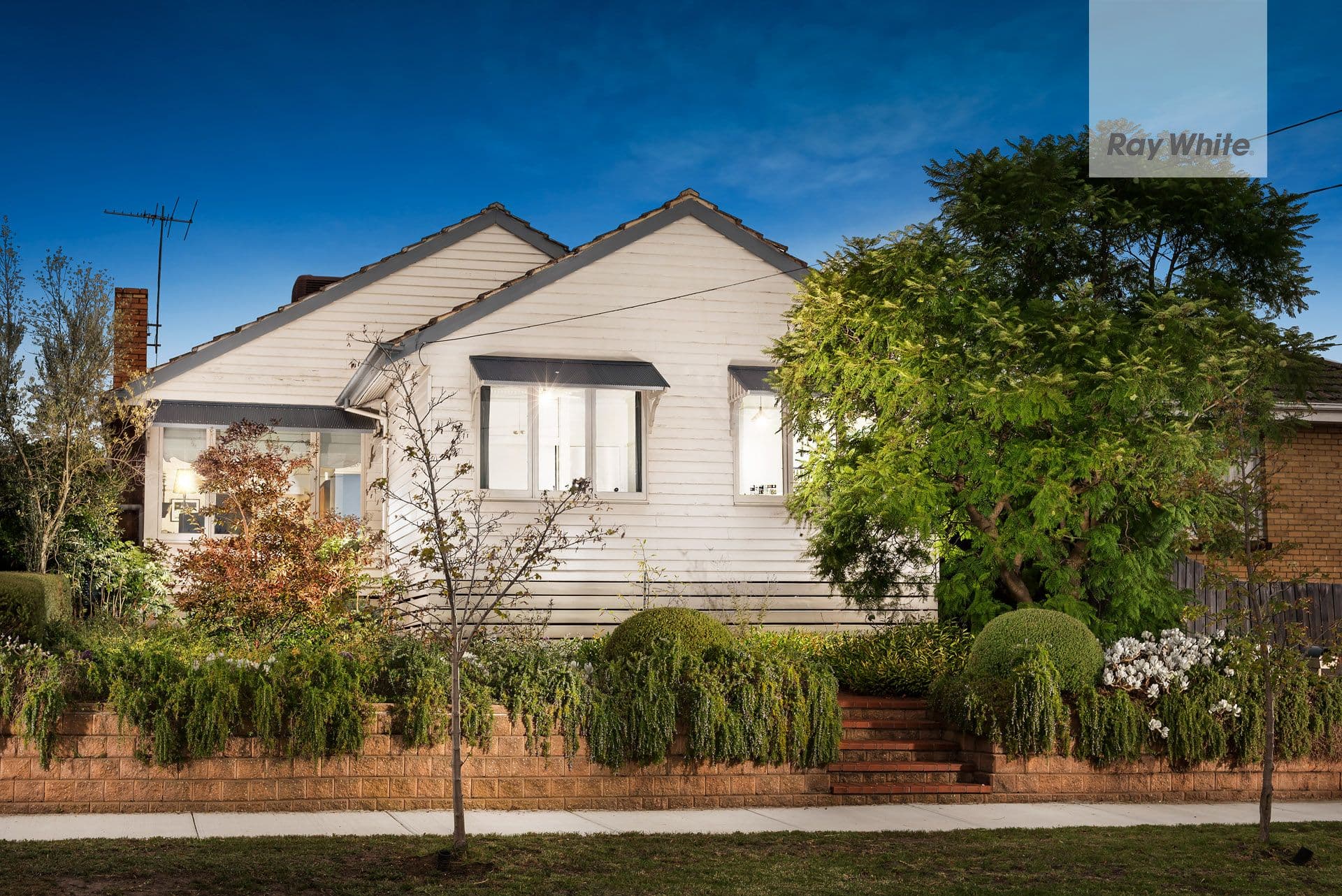 6 Waratah Avenue, Burwood VIC 3125, Burwood - Thumbnail 2