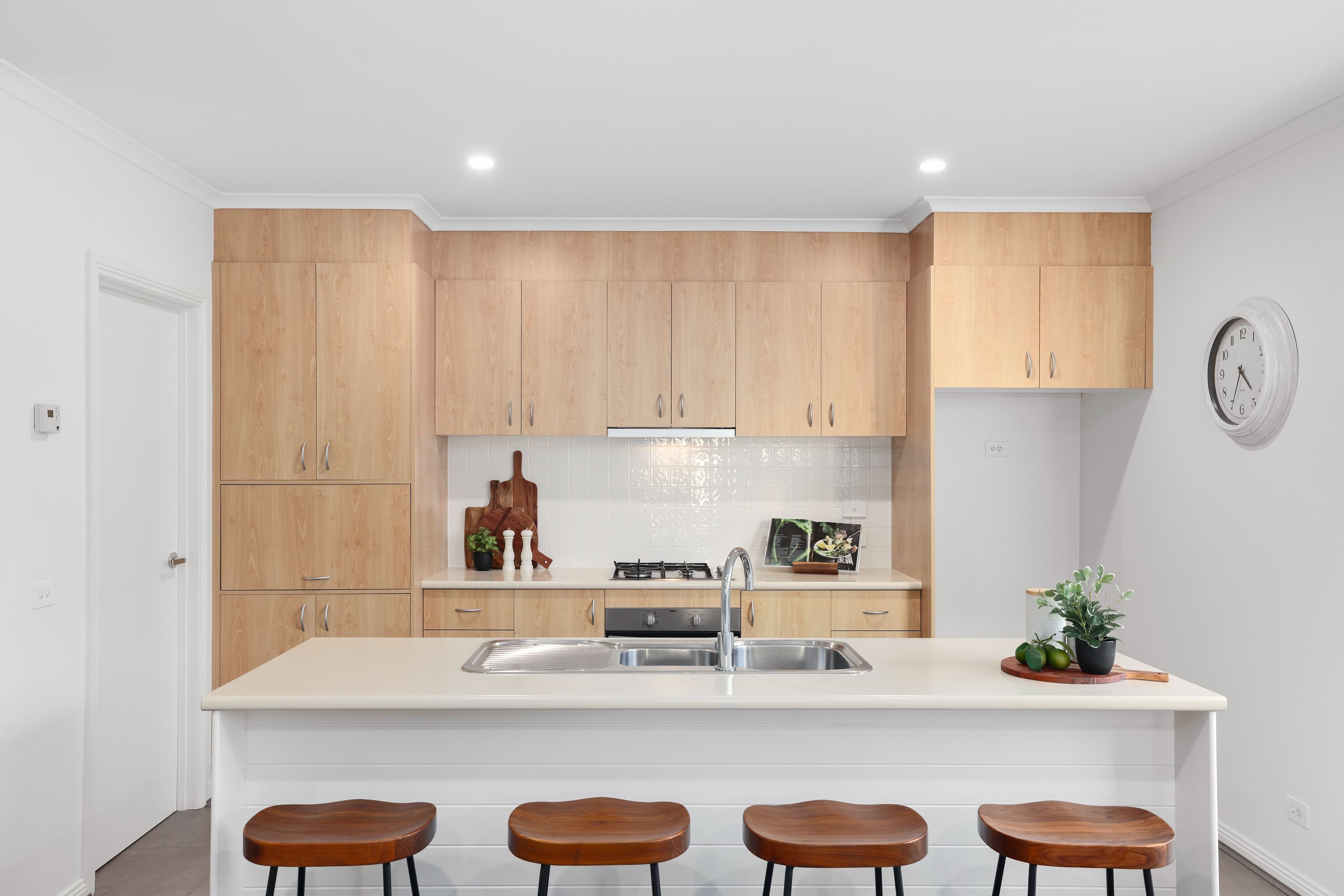 81 Sovereign Manors Crescent, Rowville VIC 3178, Rowville - Thumbnail 2