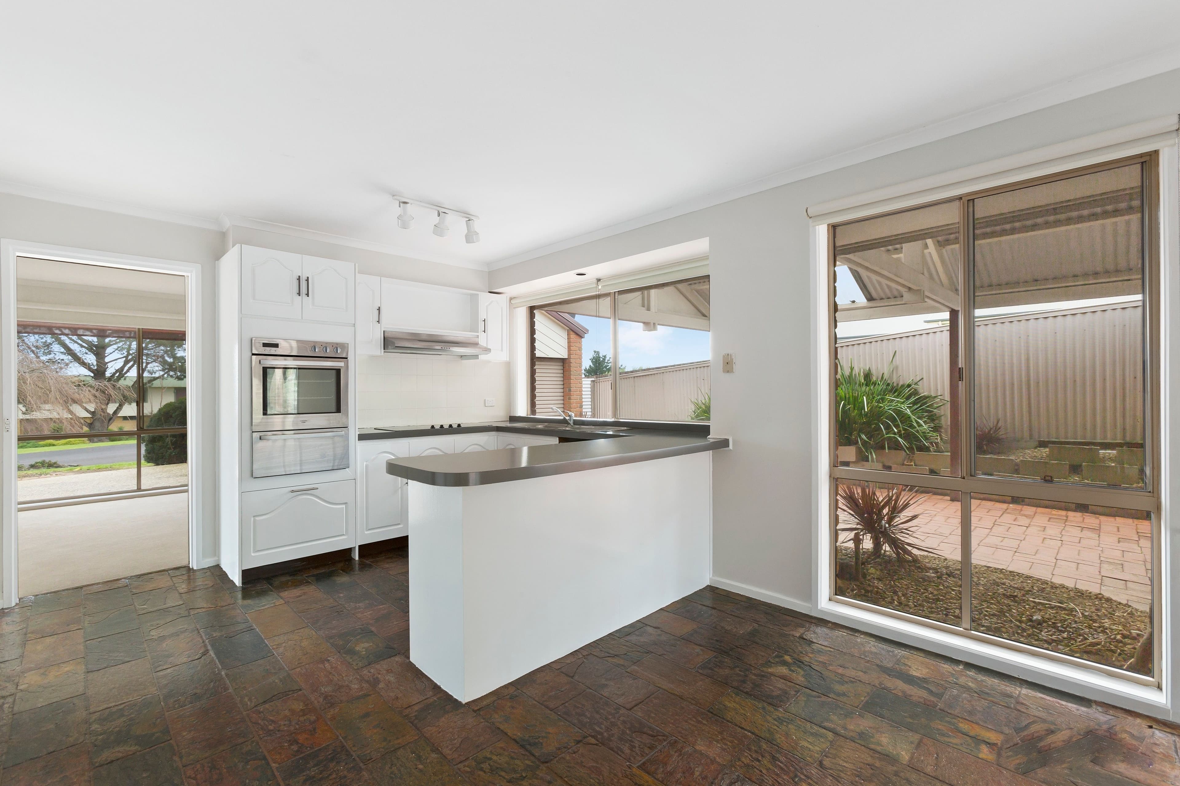 94 Marriner Street, Colac VIC 3250, Colac East - Thumbnail 3